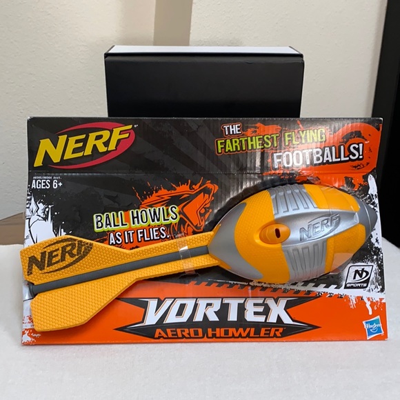 Ballon Nerf Aero Howler – Football Avec Sifflet Intégré – Longue Portée – Poignée De Lancer – Dès 6 Ans – Jouet Extérieur – Couleur Aléatoire